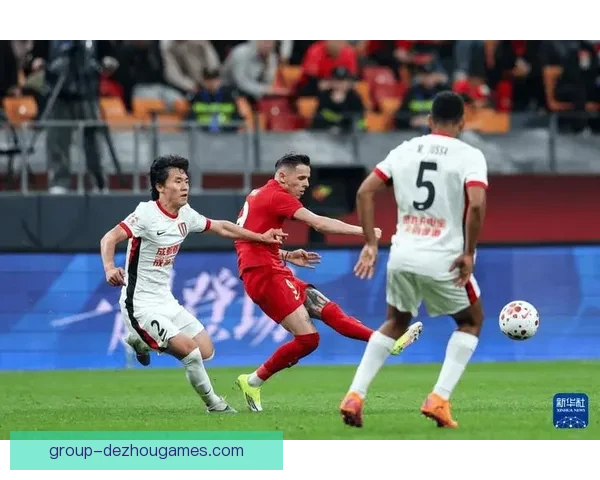 铜梁龙与成都蓉城激战三三战平比赛精彩瞬间回顾 铜梁龙与成都蓉城激战三三战平比赛精彩瞬间回顾